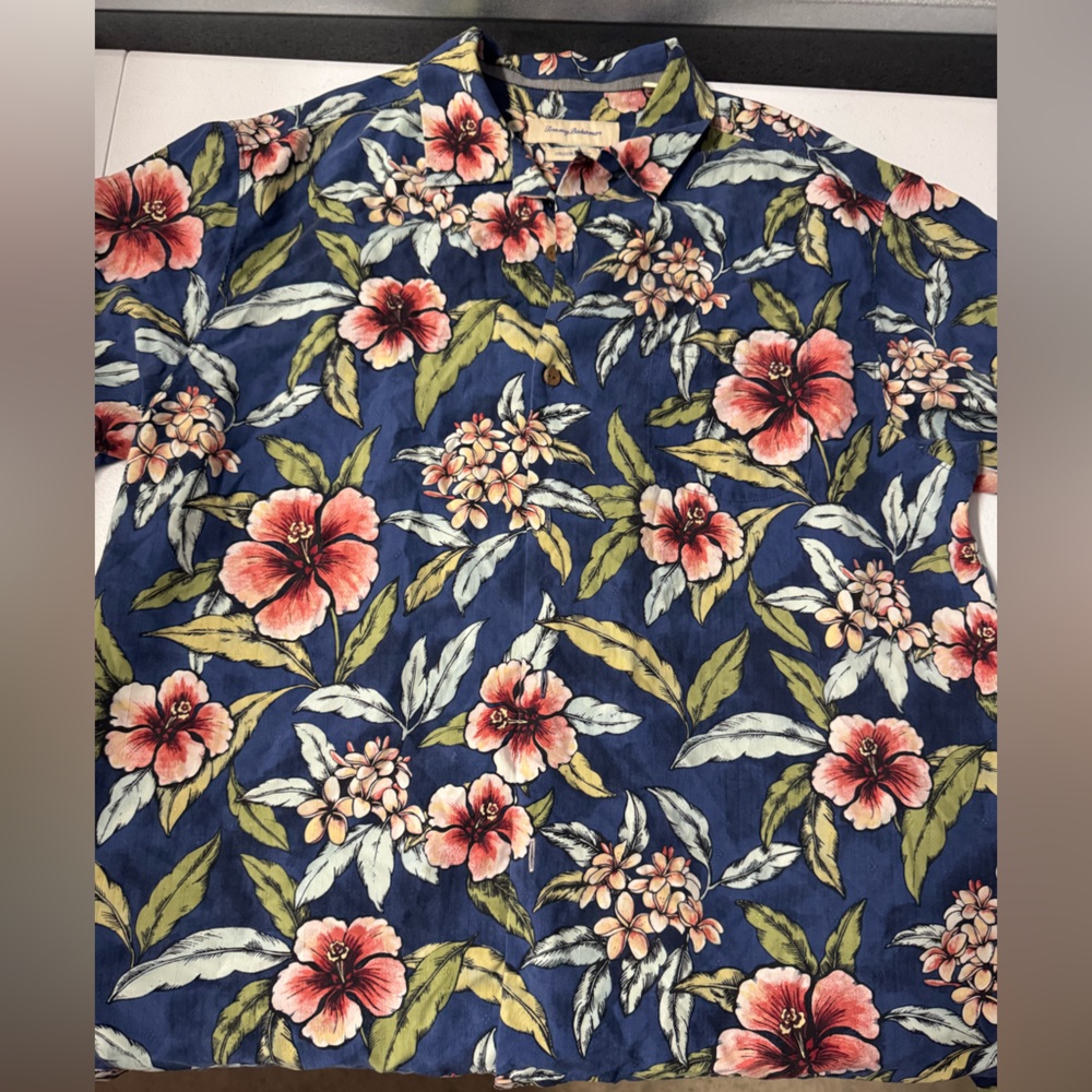 Bold Tommy Bahama Blue Floral Casual Button Down Shirt Very Nice